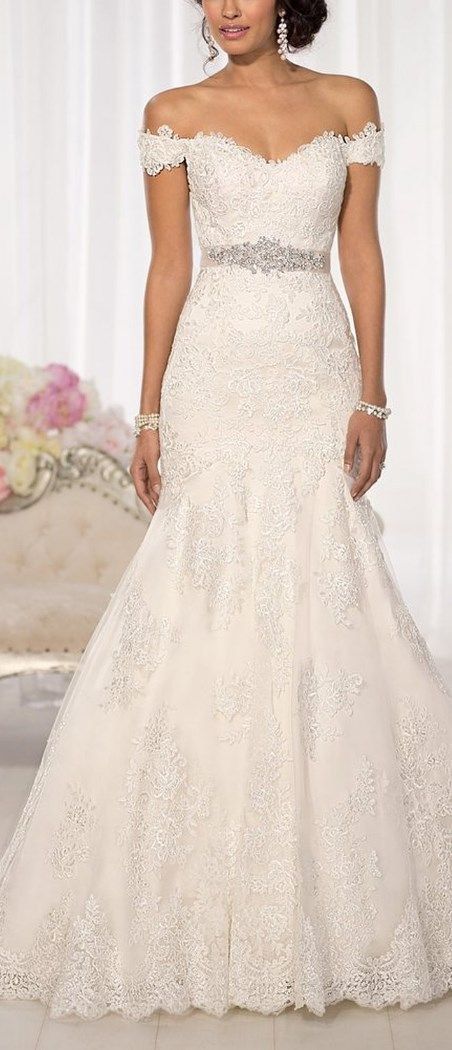 Mariage - Elegant Off-Shoulder Crystal Lace Wedding Dress