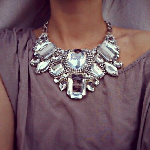 Hochzeit - Rocking The Bib Necklace : A Definitive How-to Guide For Everyday
