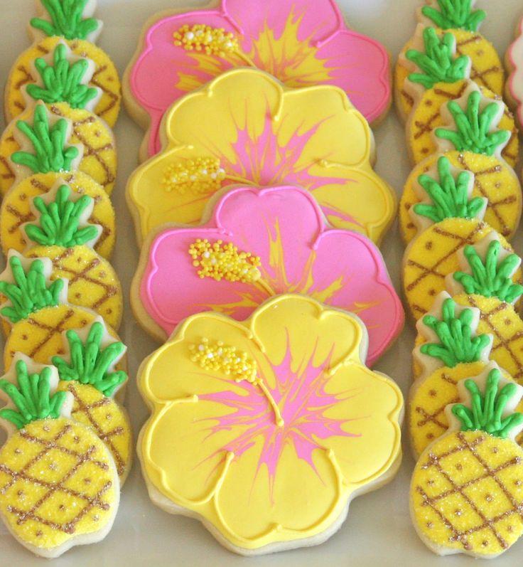 Hochzeit - {Cookie Decorating} How To Make Pretty Hibiscus Cookies