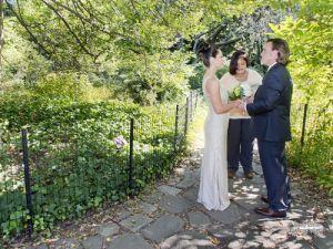 زفاف - Tanya And Greg’s Private Wedding In The Shakespeare Garden