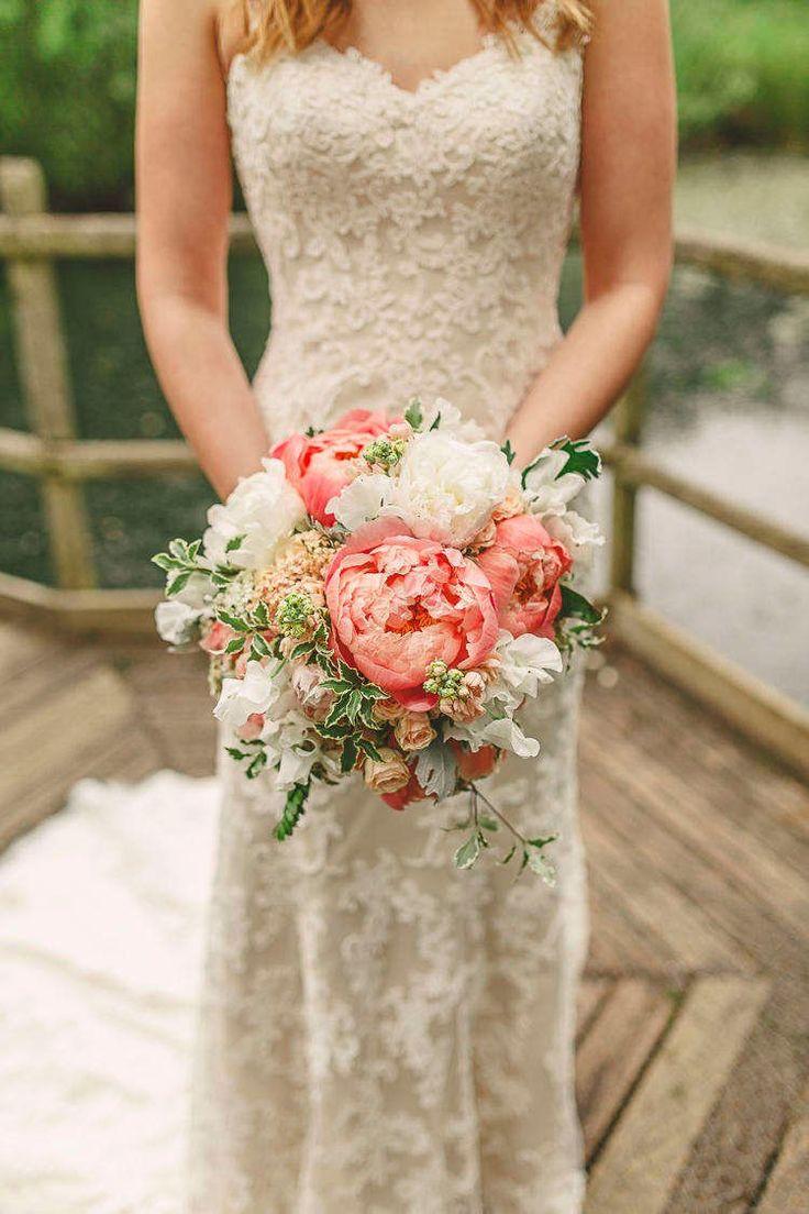 Свадьба - 11 Gorgeous Ways To Incorporate Peonies Into Any Wedding Budget