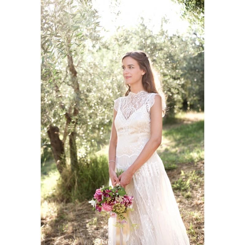 Hochzeit - Aline Floor-Length Ivory Sweet Lace Sleeveless Zipper Up Appliques Summer Outdoor Wedding Dress - dressosity.com