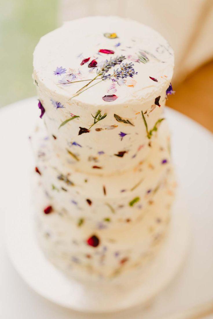 Свадьба - Pretty Flower Petal Details You'll Want For Your Wedding