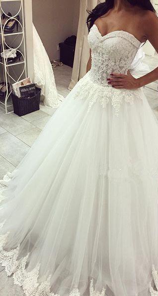 Hochzeit - Wearing White // Bridal Gown Inspiration