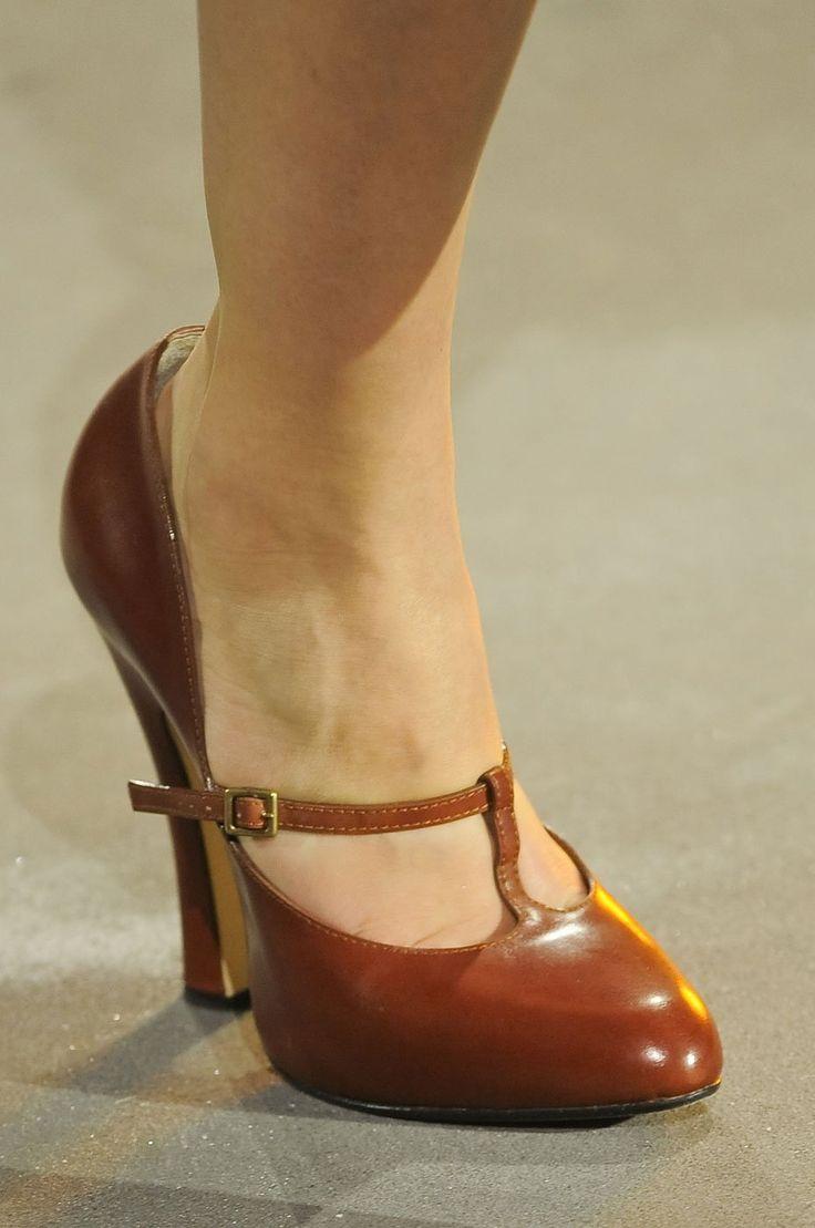 Hochzeit - It's Shoe Time: See The Best Pairs From The Fall '13 Runways