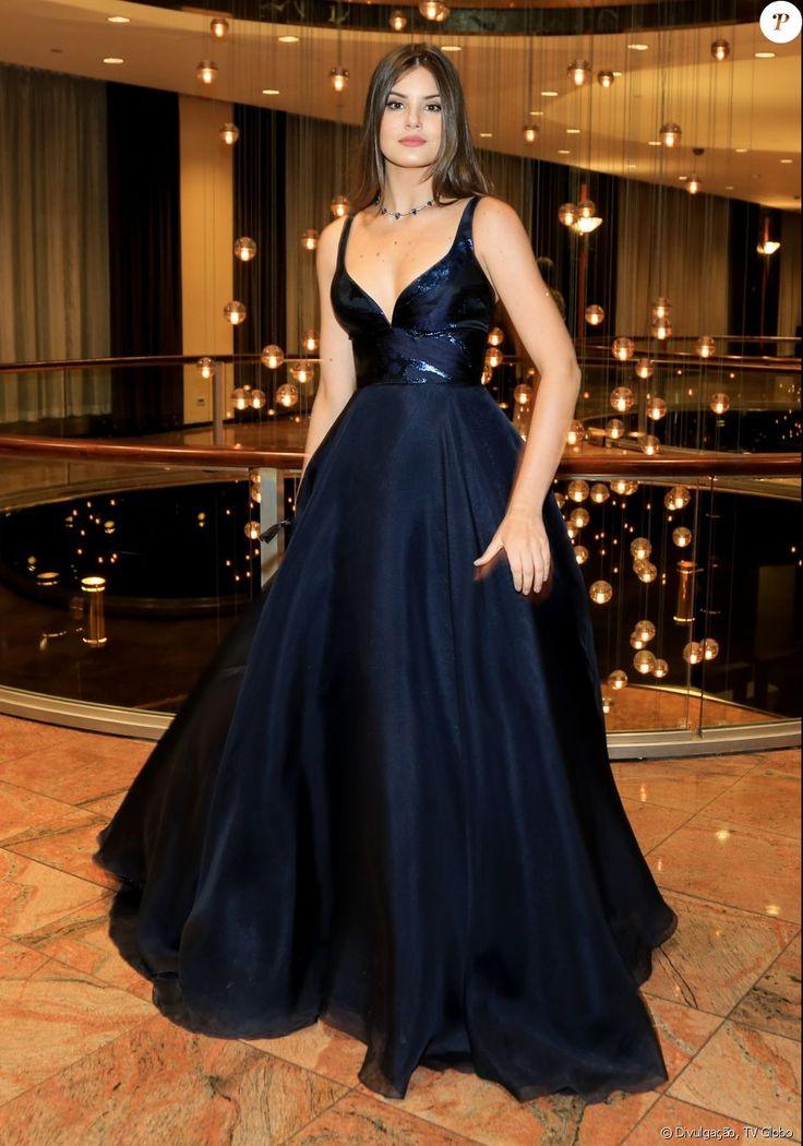 Wedding - PHOTOS - Look Emmy Internacional 2016: Camila Queiroz Apostou Em Vestido Com Saia No Estilo Princesa Assinado Pela Grife Romona Keveza
