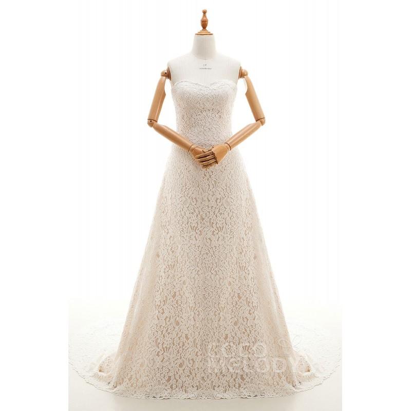 Mariage - Fashion A-Line Sweetheart Natural Chapel Train Lace Champagne Sleeveless Lace Up-Corset Wedding Dress with Appliques - Top Designer Wedding Online-Shop