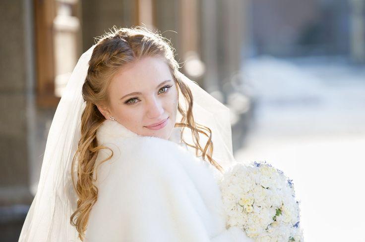 Hochzeit - Long-Sleeve Wedding Dresses We Love For Winter