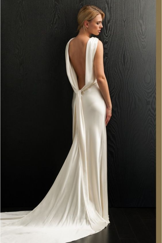 Hochzeit - 20 Of The Most Gorgeous Open Back Wedding Dress & Backless Wedding Gowns