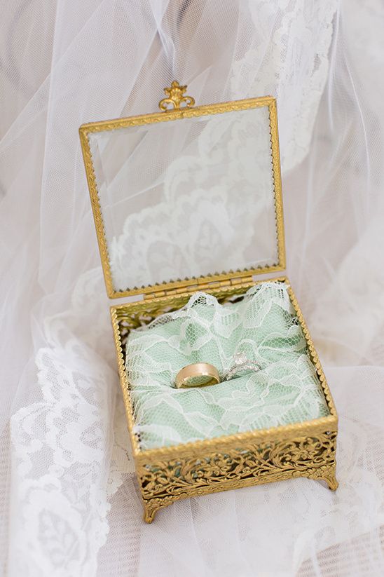 Hochzeit - Gold And Mint Vintage Wedding