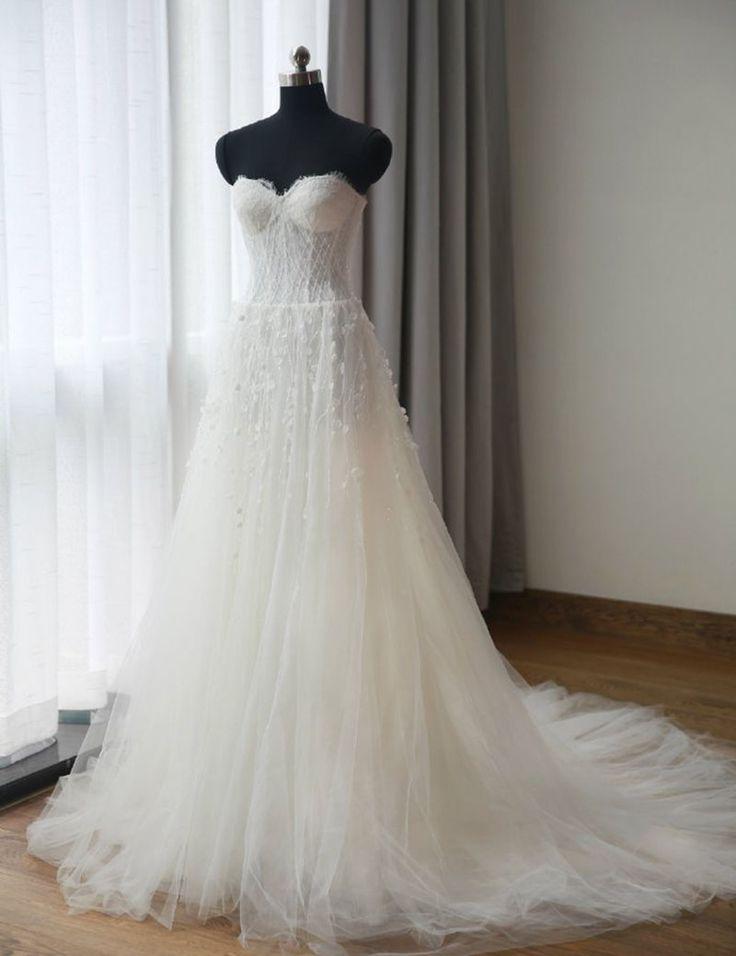 Mariage - Floor Length Tulle Wedding Gown Fea