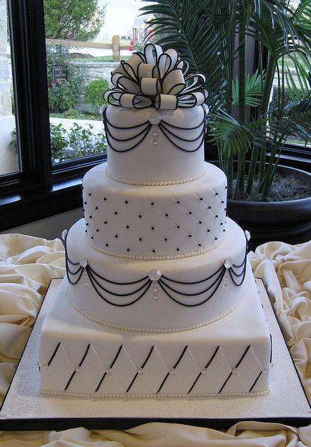 زفاف - Black and White Wedding Cake