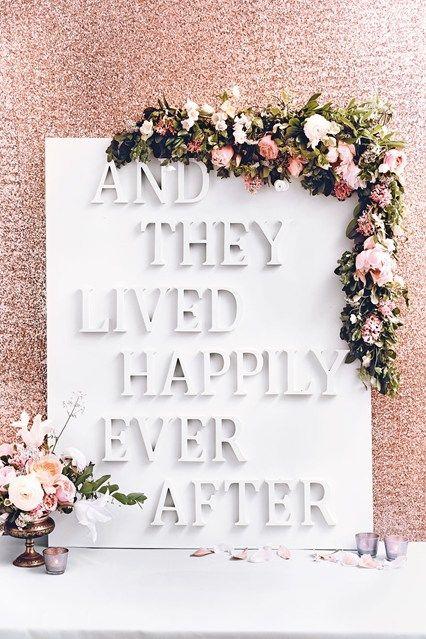 Mariage - DIY Wedding Reception Sign Photo Backdrop (BridesMagazine.co.uk)