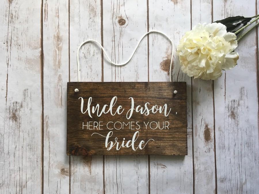 Mariage - Uncle Here Comes The Bride Wooden Sign Ring Bearer Flower Girl Rustic Wedding Decor Spring Summer Fall Winter Wedding Used stuff