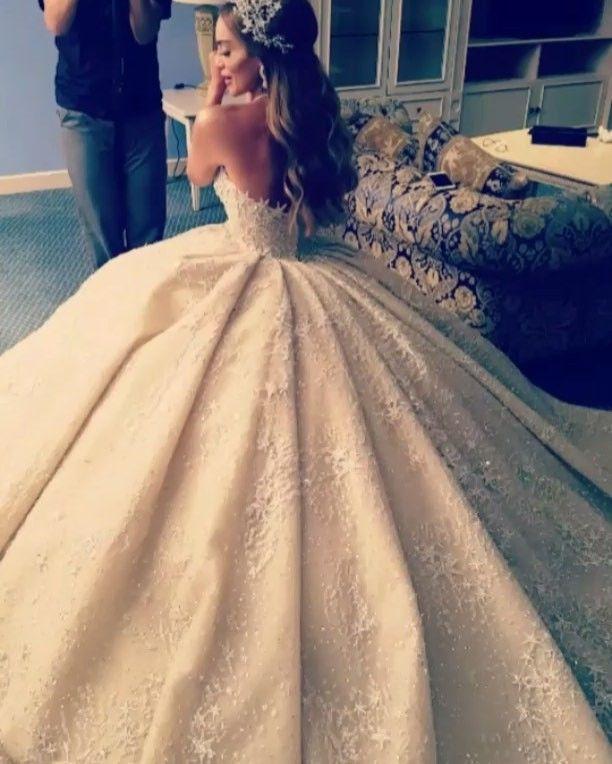 زفاف - This Lebanese Bride Wanted Something Special For Her Wedding Day, So She Chose A Heart-Shaped Gown