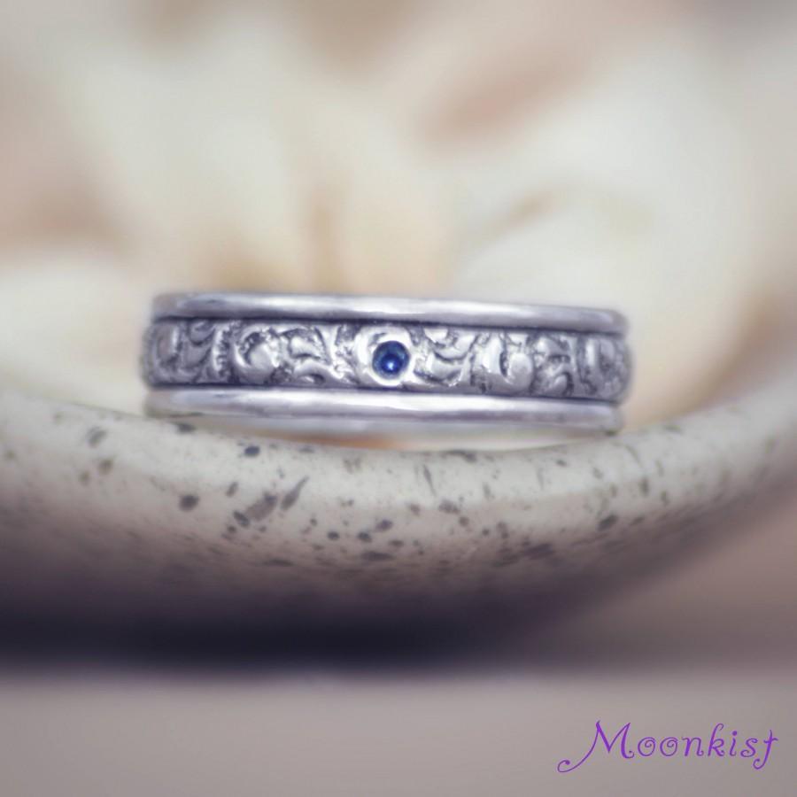 زفاف - Mens Unisex Silver Engagement Ring with Inset Gem - Silver Unisex Rustic Pattern Wedding Band - Wide Silver Scroll Promise Anniversary Ring