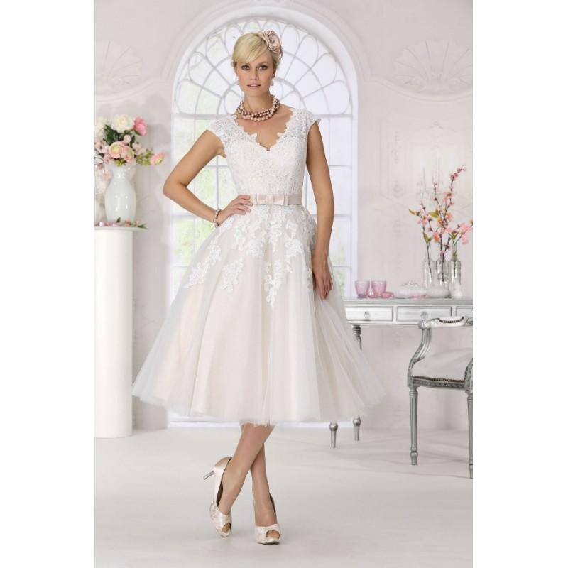 Hochzeit - Style 9030 by Très Chic - Champagne Lace  Tulle Tea Straps  V-Neck A-Line Wedding Dresses - Bridesmaid Dress Online Shop