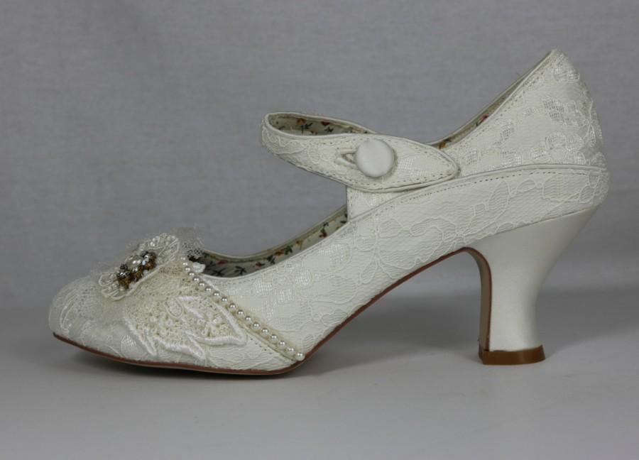 زفاف - Lady Mary .. Ivory 1920s wedding shoes . Gatsby style shoes ..  Flapper Mary Jane . Art deco wedding Shoes .