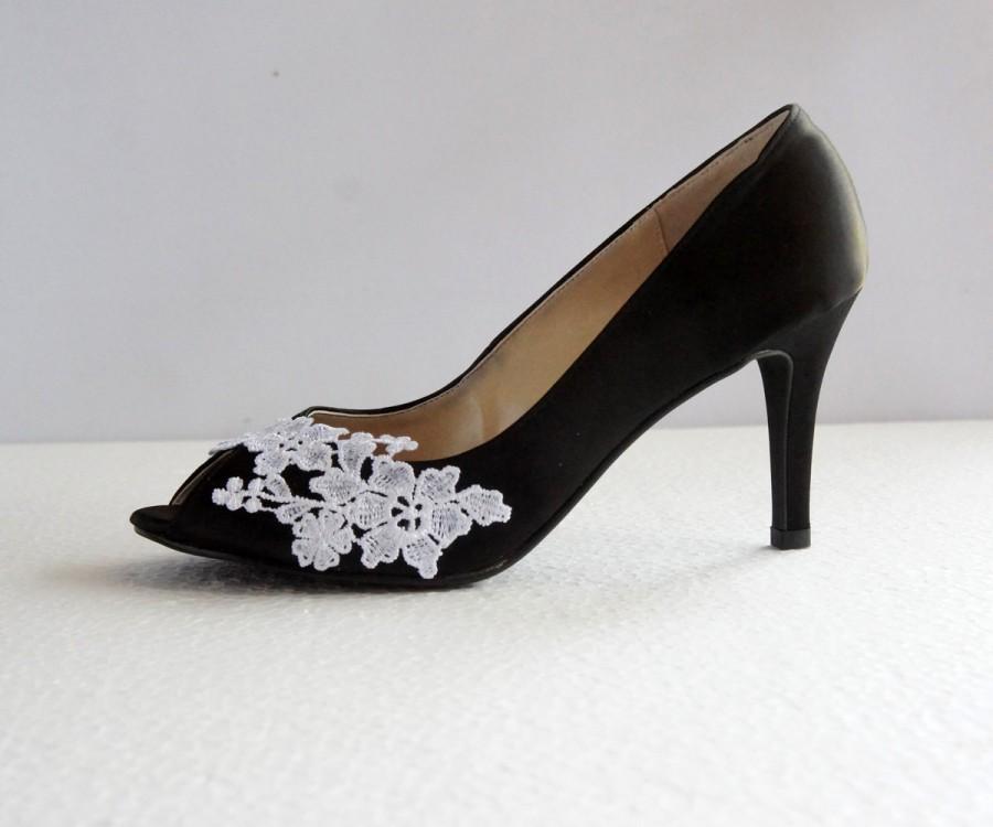 زفاف - Black satin white lace wedding shoes, black wedding heel, flower lace bridal shoes, mid heels bridesmaid shoes, floral lace black peep toe