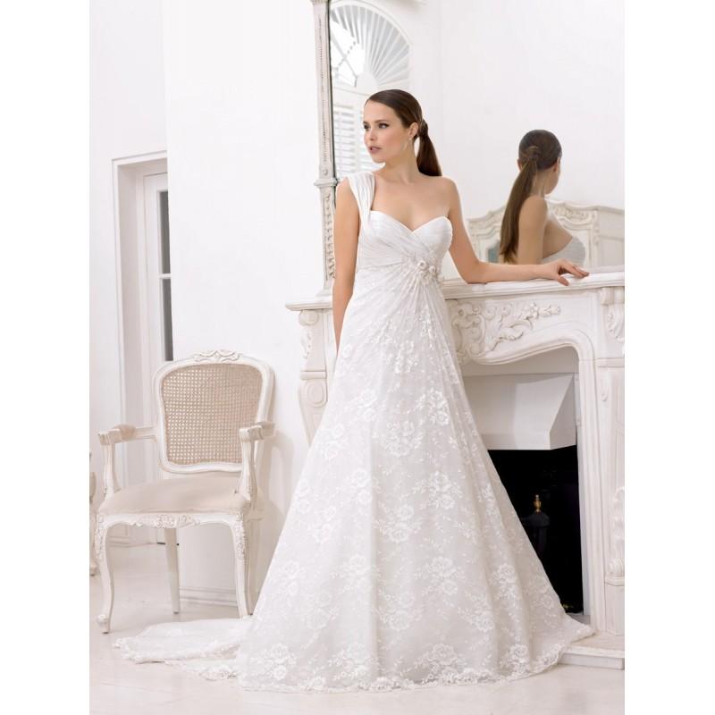 Wedding - Divina Sposa, 132-01 - Superbes robes de mariée pas cher 