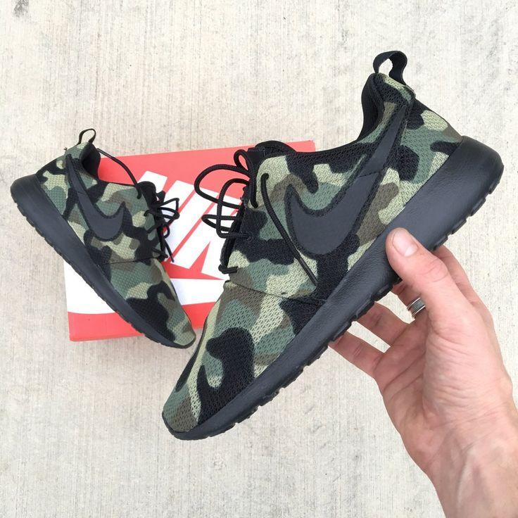 زفاف - Custom Black Camo Nike Roshe - Hand Painted Camouflage Nike Sneakers
