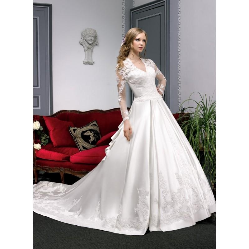 Mariage - Miss Kelly, 131-37 - Superbes robes de mariée pas cher 