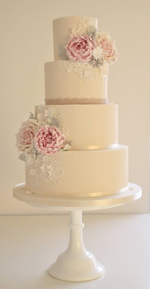 Свадьба - Off White Floral Cake