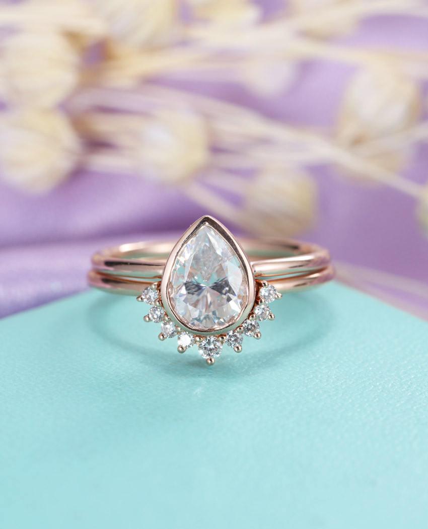 زفاف - Moissanite engagement ring set Vintage Pear shaped cut Moissanite ring Solid 14K Gold Curved wedding women Bridal Jewelry Anniversary gift