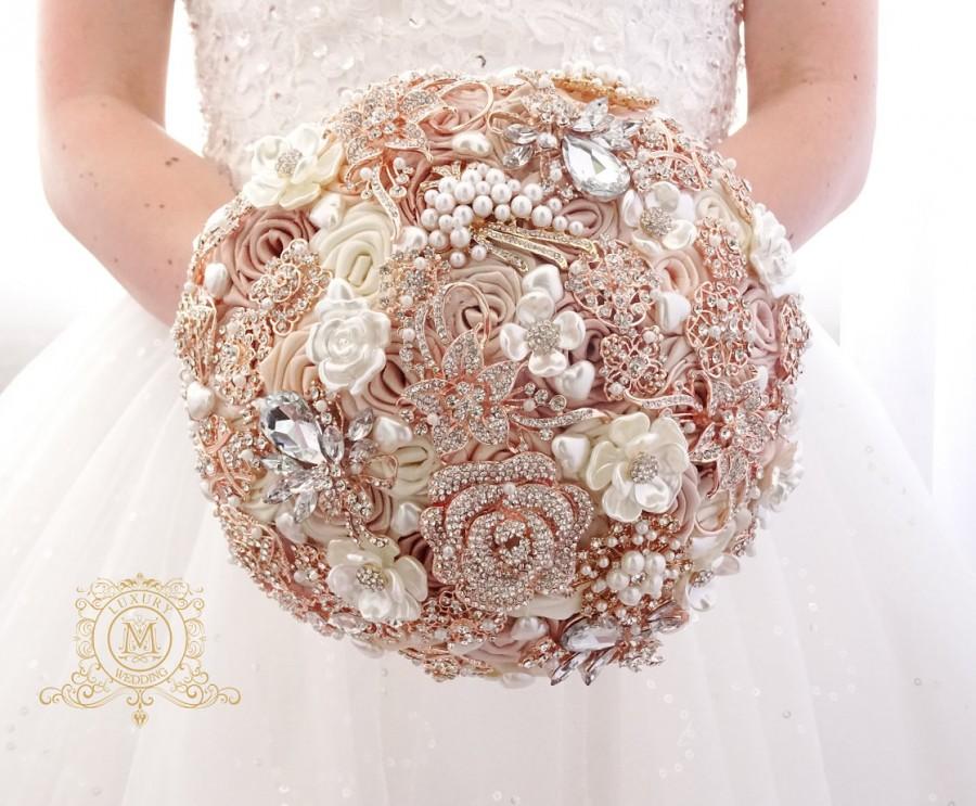 Mariage - Champagne rose gold BROOCH BOUQUET. Ivory, beige, cream broach boquet. Jeweled crystal flowers weding bridal bouquet by Memory Wedding