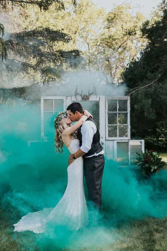زفاف - 18 Wedding Photography Ideas With Smoke Bombs