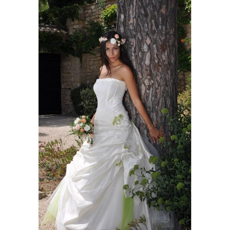 Mariage - Les Mariées de Provence, Banon - Superbes robes de mariée pas cher 