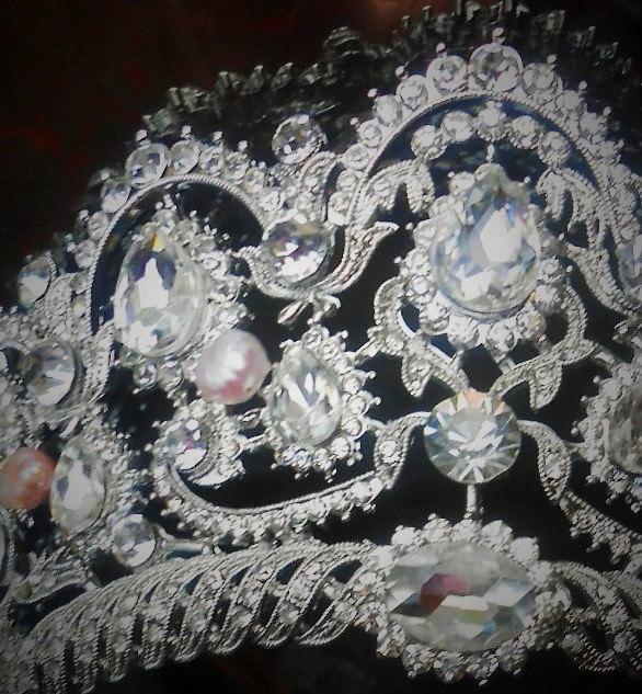 Hochzeit - Queen Bridal Crown/Bridal Crystal Royal Diadem Swarovski/ 18k White Gold Princess Tiara blush fresh water pearl Austrian Cristal