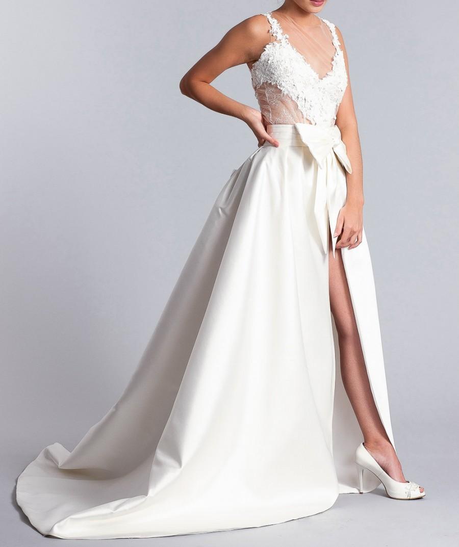 Mariage - Long white bridal skirt, Bridal overskirt, Bridal skirt, Bridal white skirt with a bow and with train.