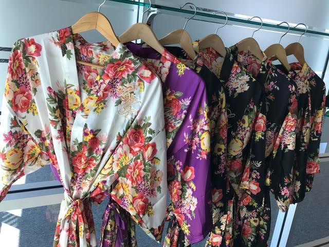 Свадьба - Bridesmaid robes Set of 10, Silk Bridesmaid gifts, Floral Silk Wedding robe, Bridal Party gift, Getting ready robe, personalized Floral robe