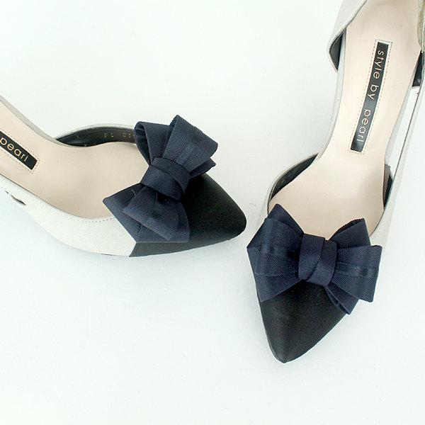 Hochzeit - RIbbon navy Bridal Shoe Clips,Shoe Clips,Wedding Clips, Bridal Shoe Accessories,wedding shoes corsage,ribbon shoes clip,shoeclip,bluewedding