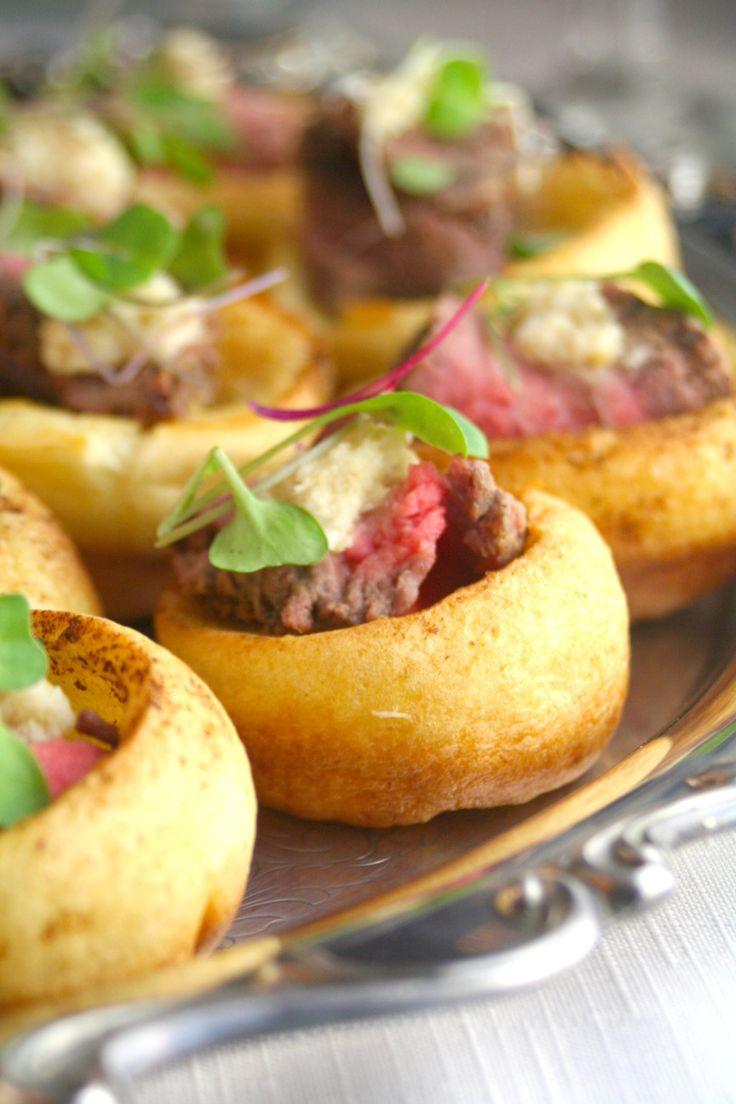 Hochzeit - Mini Yorkshire Puddings With Roast Beef And Horseradish