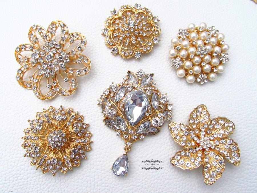 Mariage - 6 Ex Large  Gold Brooch Lot 2.2" or Larger Pearl Crystal Button Pin Wedding Bouquet Brooch Bouquet Embellishment Decoration Cake Sash DIY