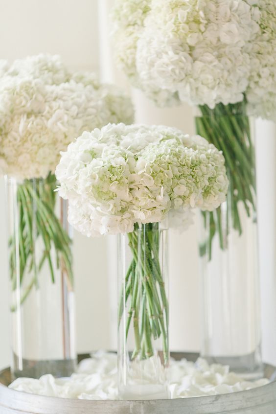 Hochzeit - White Wedding Centerpiece