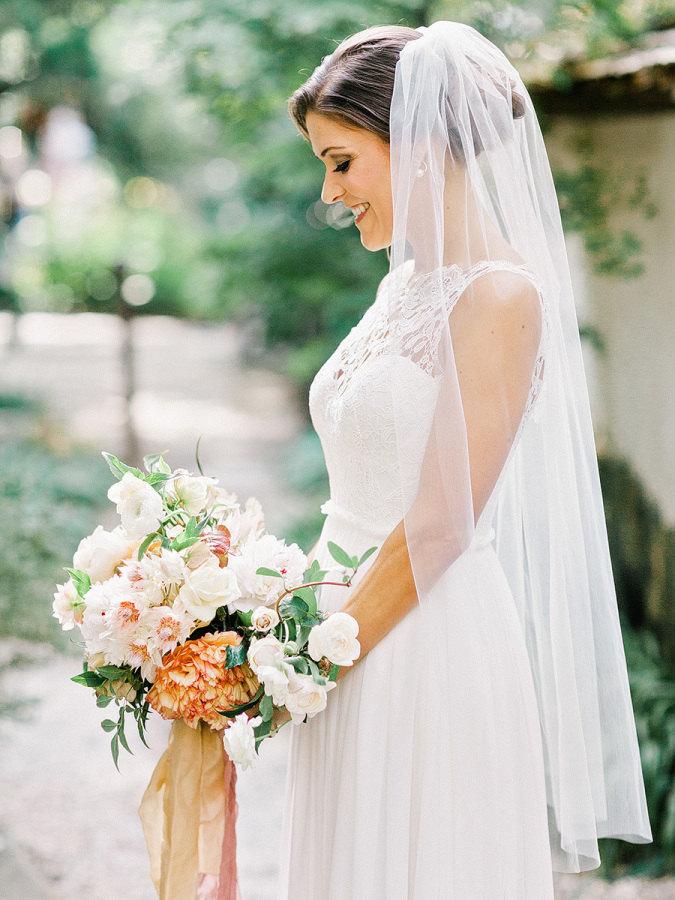 Свадьба - Fingertip length Wedding Bridal Veil white, ivory, Wedding veil bridal Veil Fingertip length veil bridal veil cut veil