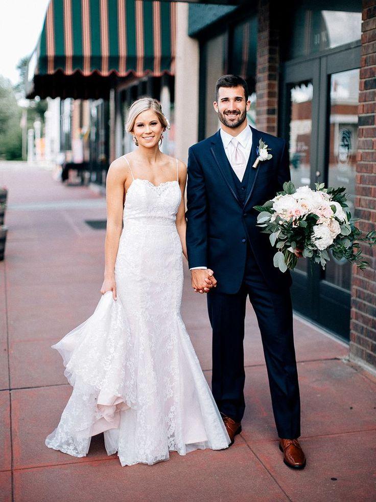 Mariage - 15 Classic Wedding Dresses For Brides With Timeless Style