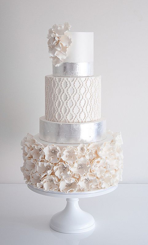 Hochzeit - Quatrefoil Wedding Cake