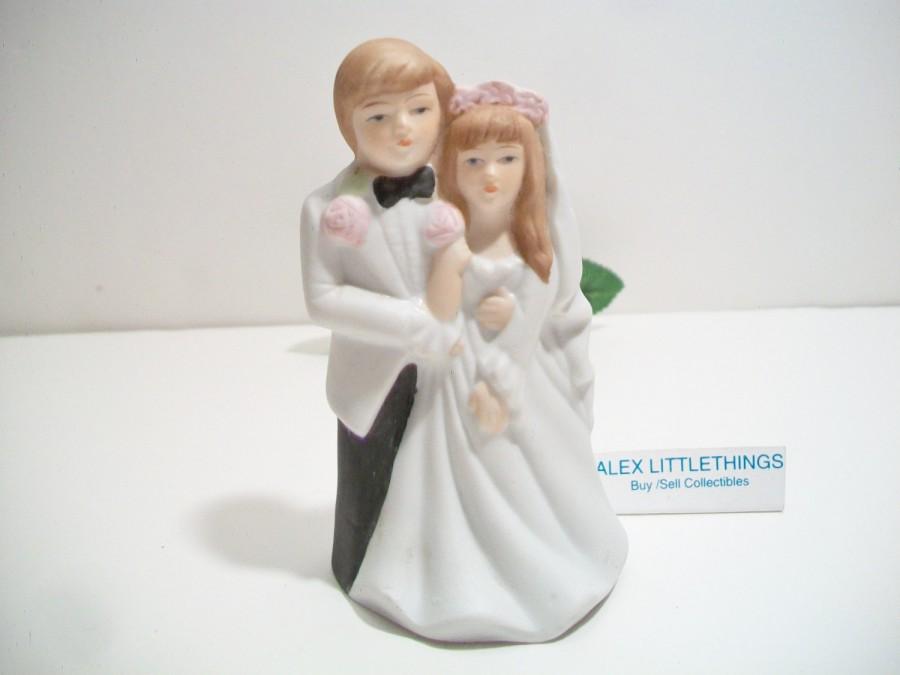 Mariage - Vintage Wedding Couple Figurine Retro Bride Groom Cake Topper Korea