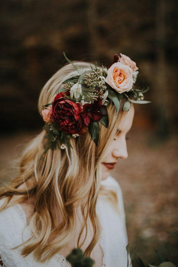 Свадьба - 18 Gorgeous Wedding Hairstyles With Flower Crown - Page 2 Of 3