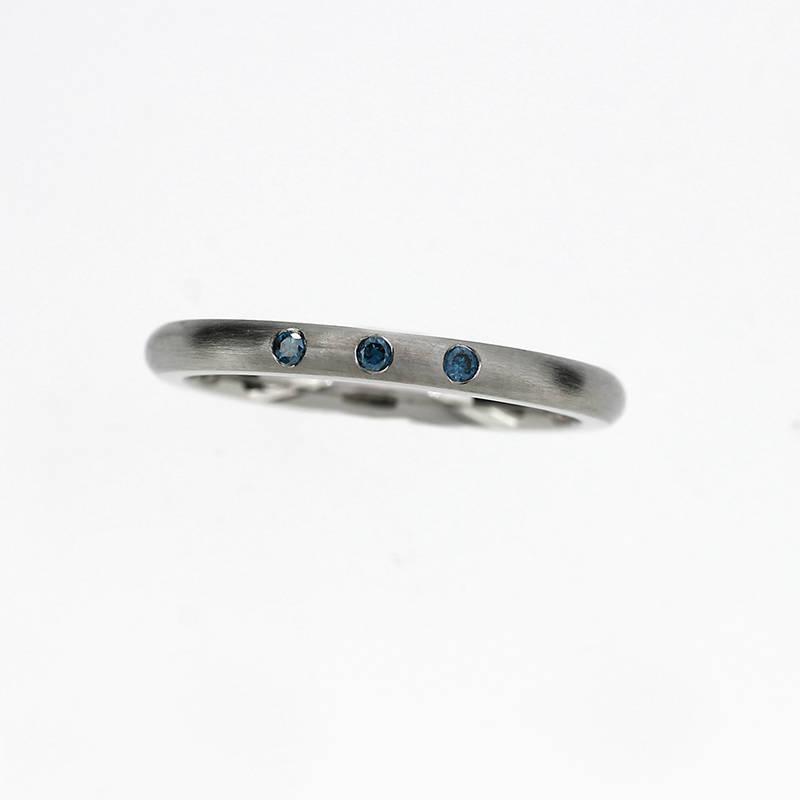 Hochzeit - SIZE 4, Thin teal diamond ring, palladium, matte wedding ring, teal engagement, unique band, simple, modern engagement, london blue, unisex