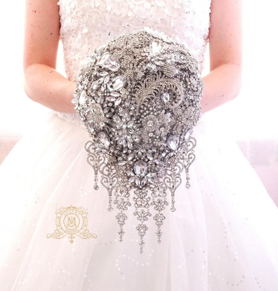 Mariage - Teardrop BROOCH BOUQUET. Silver waterfall, crystal bling cascading wedding bridal broch boquet by MemoryWedding. Unique design
