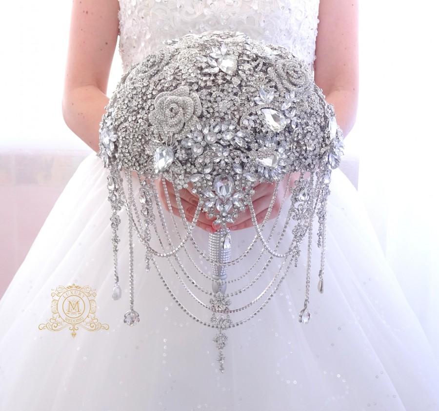زفاف - Luxury full jeweled silver brooch bouquet by MemoryWedding. Wedding glamour Gatsby crystal bling cascading, lux handle bouqet