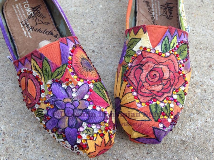 Свадьба - Custom Toms for Wedding, Toms Wedding Shoes, Hand Painted Shoes, Fall Colors Bridal Party, Sunflower, Roses, Mums, Gift for Mom, Grandmother