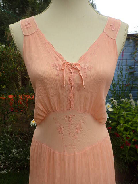 Hochzeit - Vintage 1930's Peach Maxi Floral Embroidered Applique Dress Bridesmaid Wedding Guest Crepe Nude Pink
