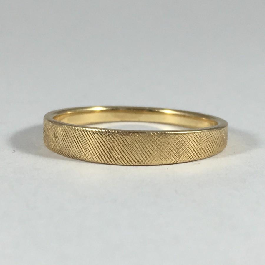 Mariage - Vintage Gold Wedding Band. Satin Finish on 14K Solid Yellow Gold. Stacking Ring. Weighs 1.6 Grams. Estate Fine Jewelry. Size 5.