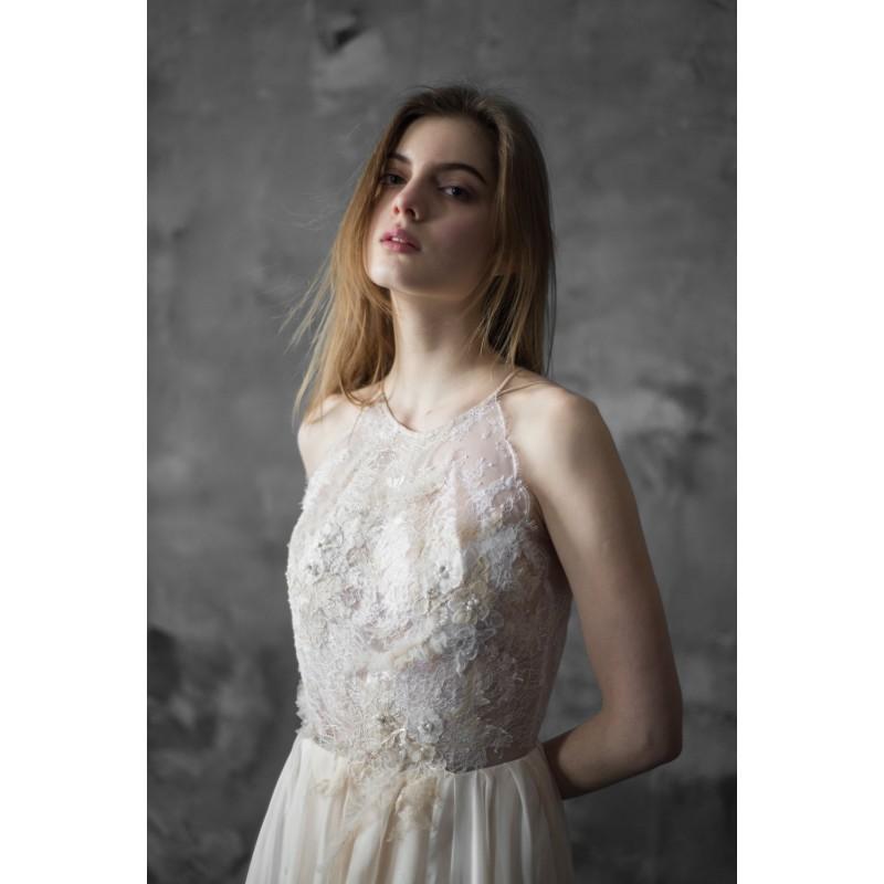 زفاف - Lace and chiffon halter-neck wedding dress, backless wedding gown with slits, 3D lace detail // Melita - Hand-made Beautiful Dresses